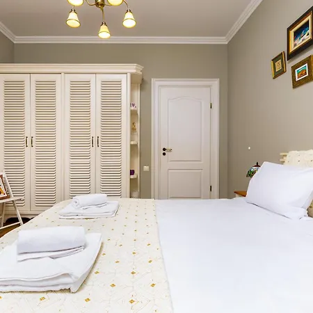 1br In The Center With Free Parking And Designated Workspace Apartment